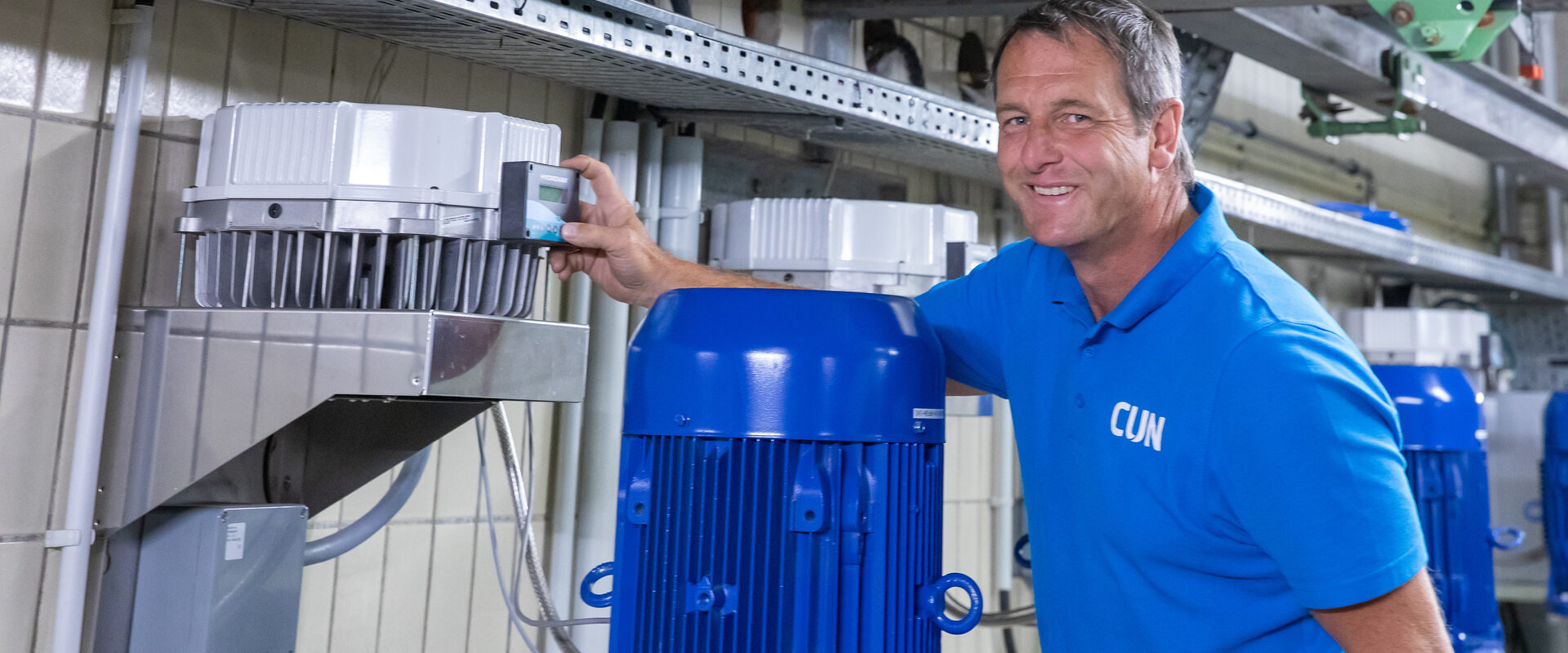 CUN Mitarbeiter am Wasserzähler